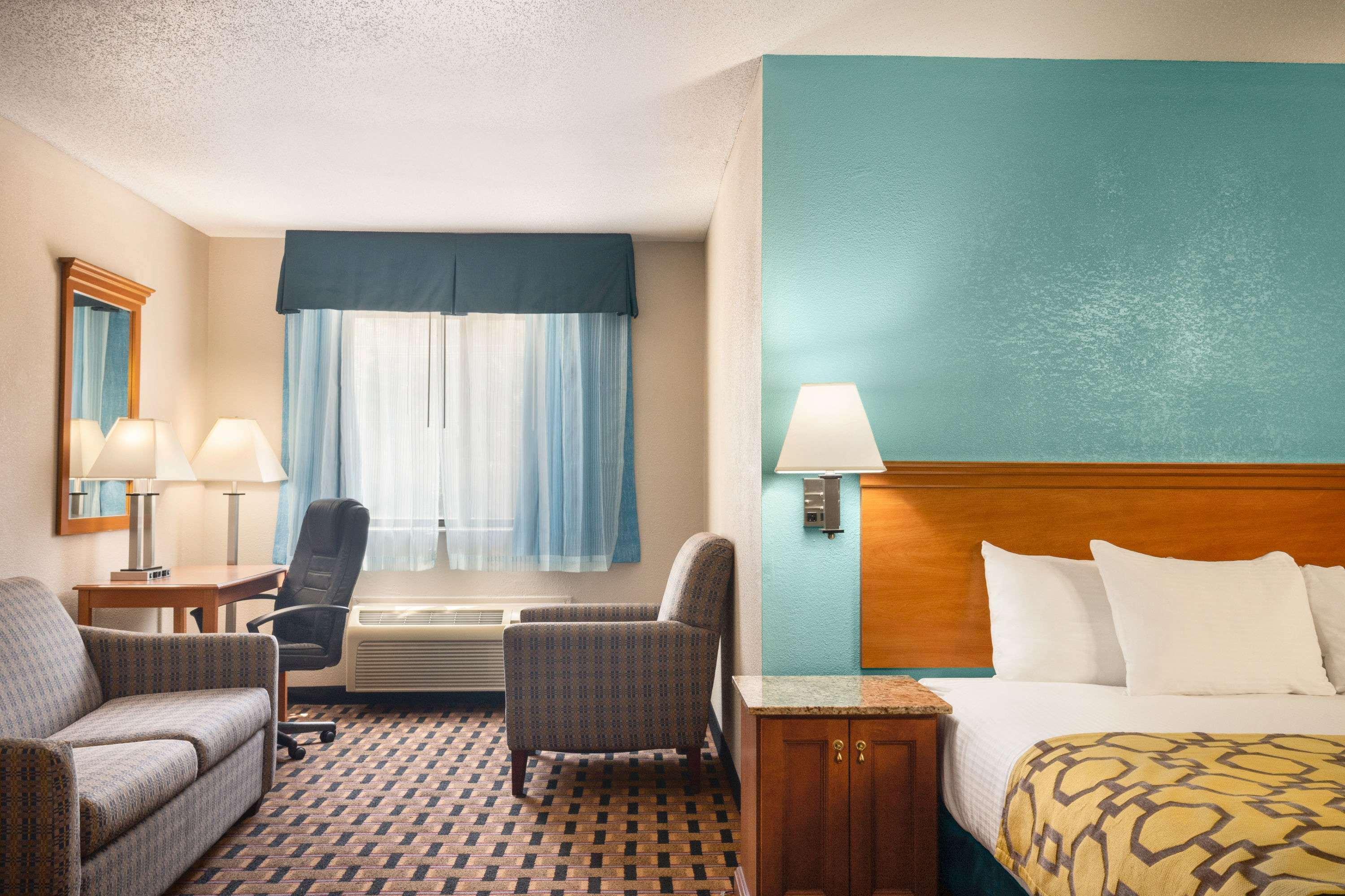 Baymont By Wyndham Warrenton Hotel Екстериор снимка