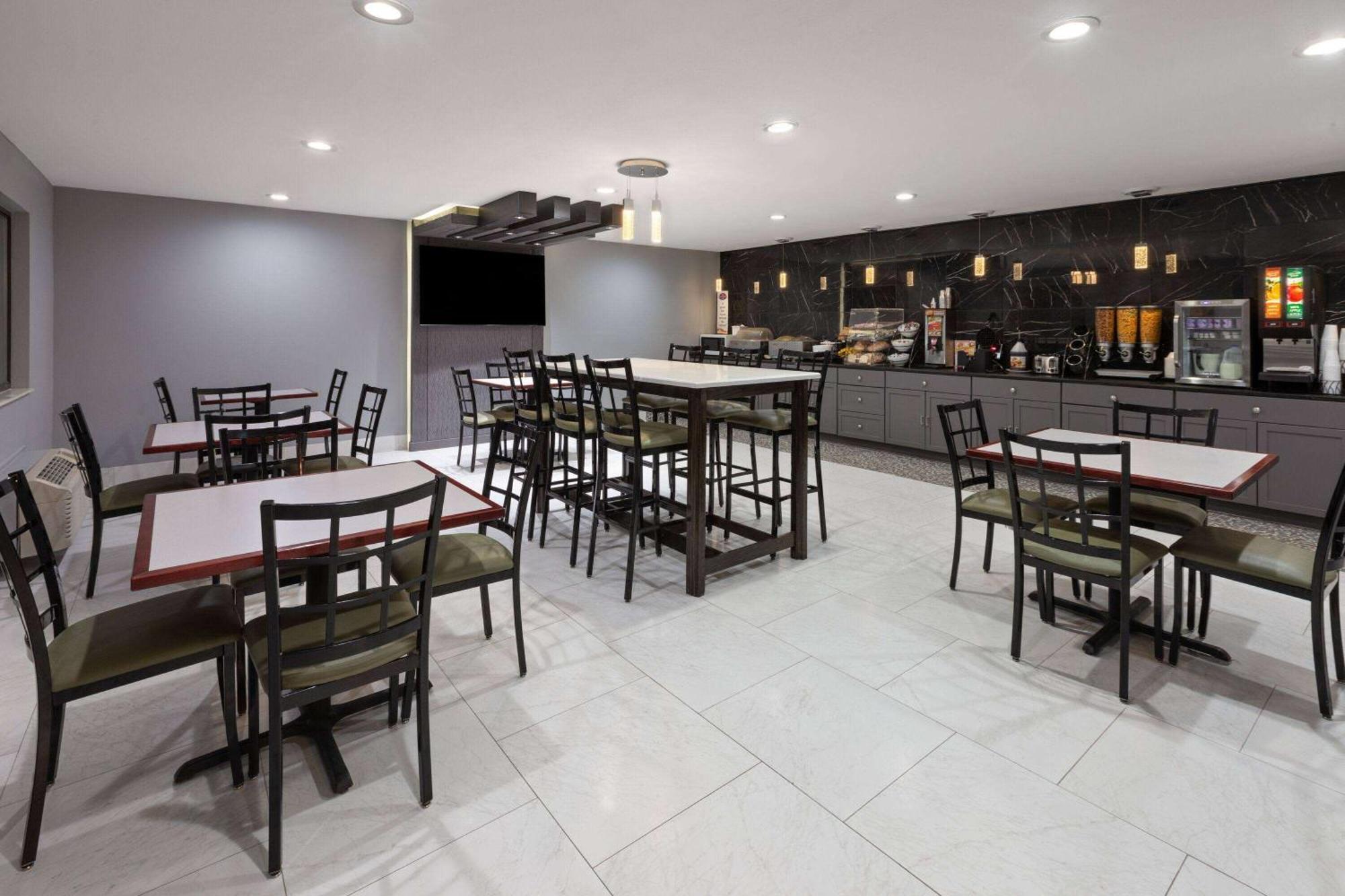 Baymont By Wyndham Warrenton Hotel Екстериор снимка