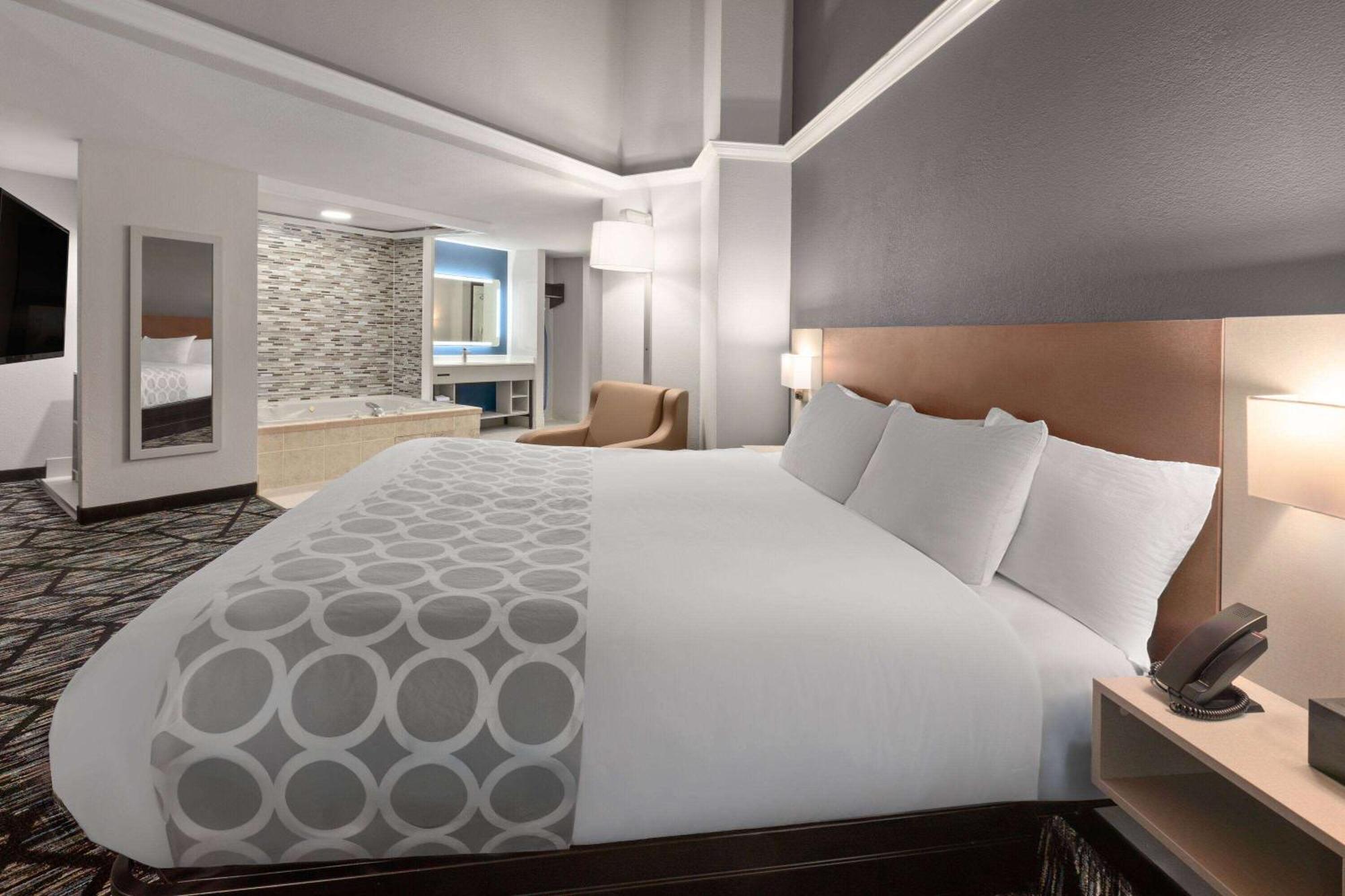 Baymont By Wyndham Warrenton Hotel Екстериор снимка