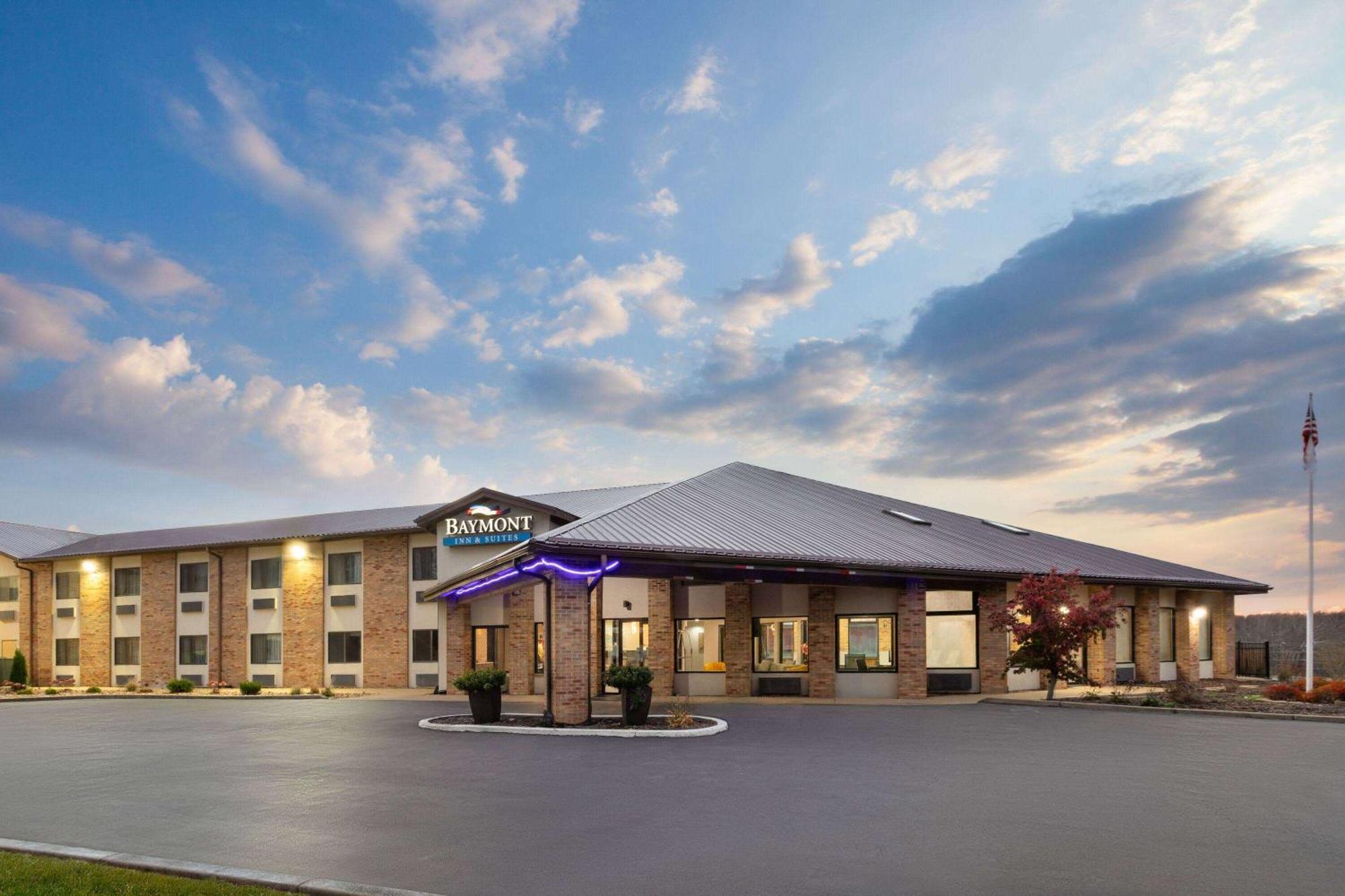 Baymont By Wyndham Warrenton Hotel Екстериор снимка