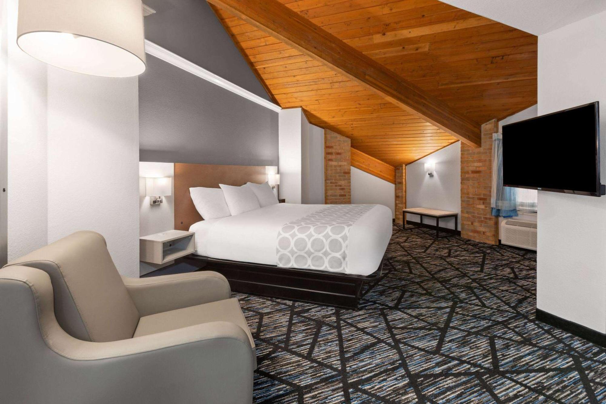 Baymont By Wyndham Warrenton Hotel Екстериор снимка