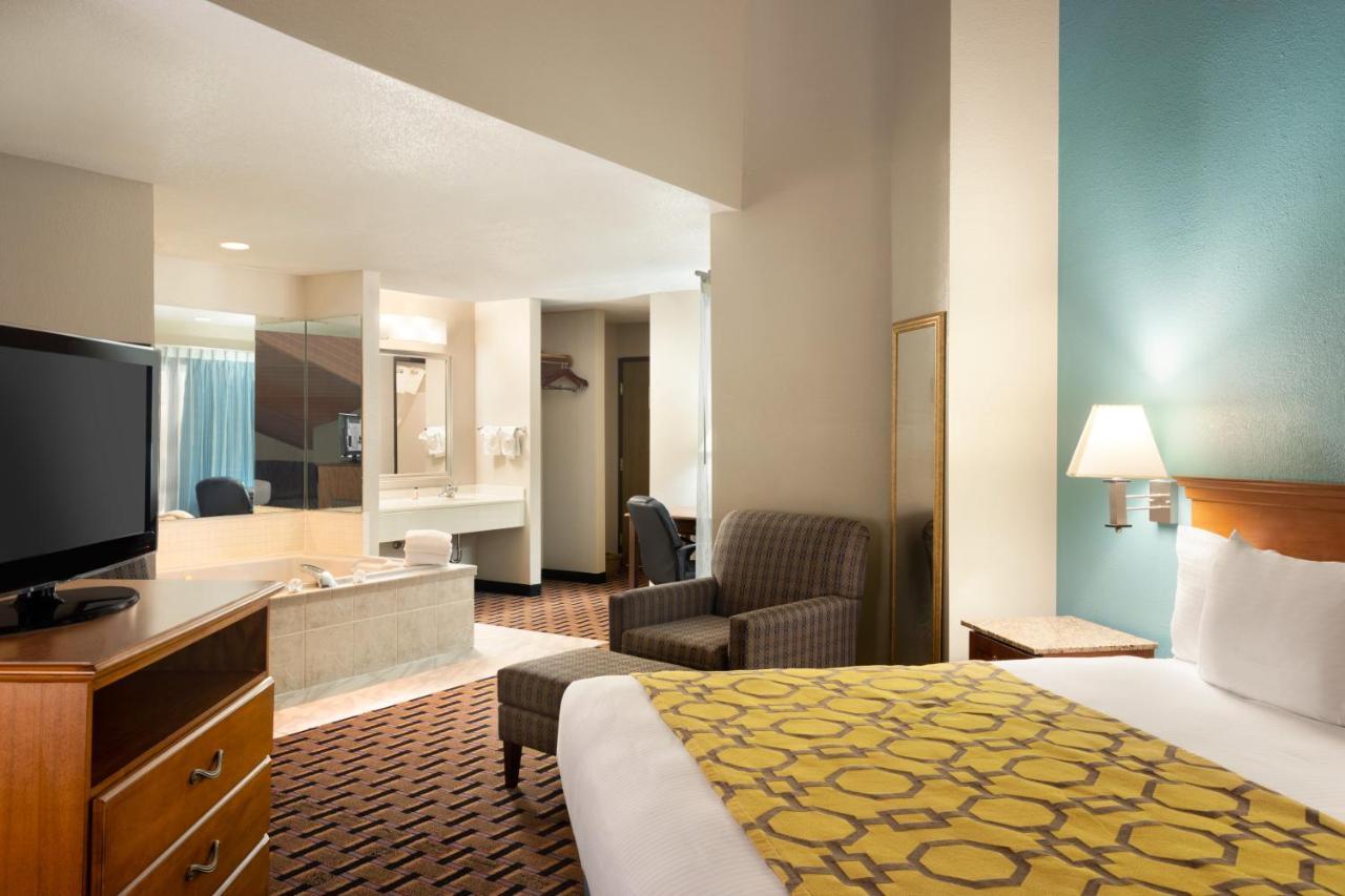 Baymont By Wyndham Warrenton Hotel Екстериор снимка