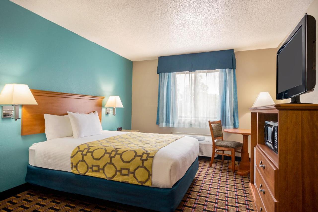Baymont By Wyndham Warrenton Hotel Екстериор снимка