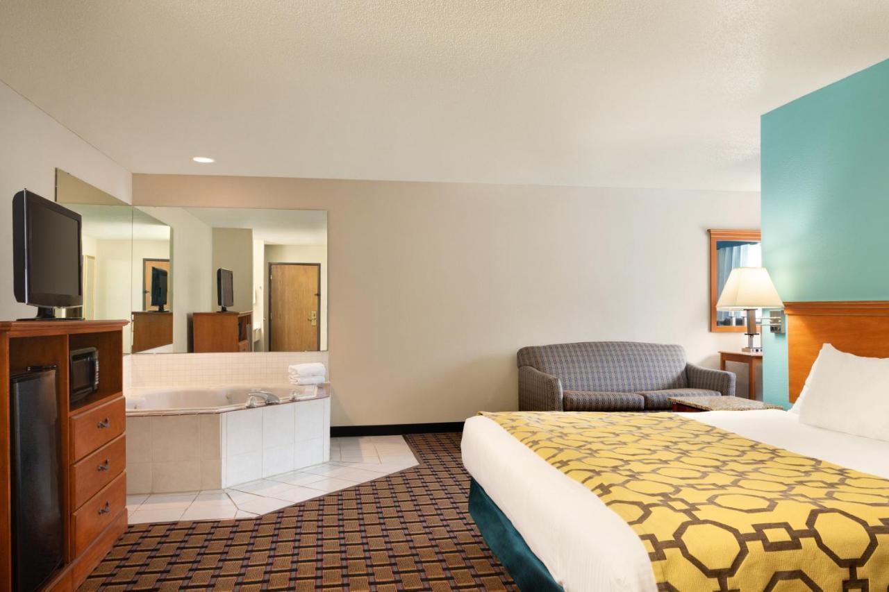 Baymont By Wyndham Warrenton Hotel Екстериор снимка