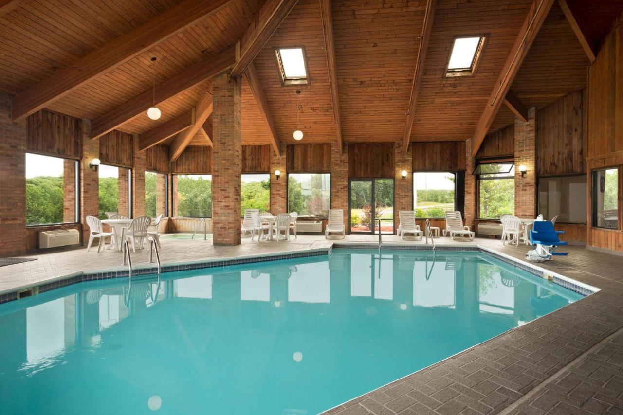 Baymont By Wyndham Warrenton Hotel Екстериор снимка