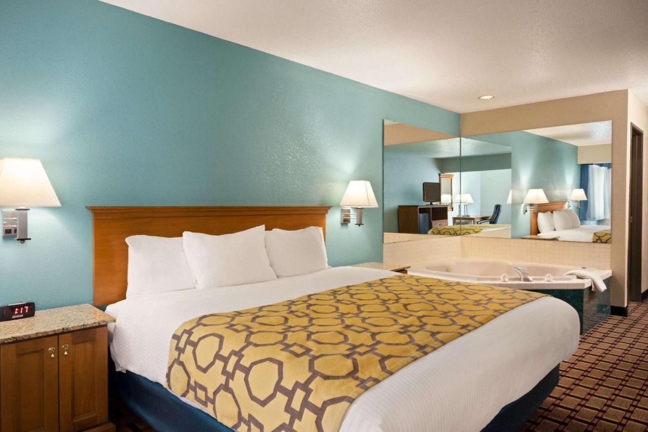 Baymont By Wyndham Warrenton Hotel Екстериор снимка