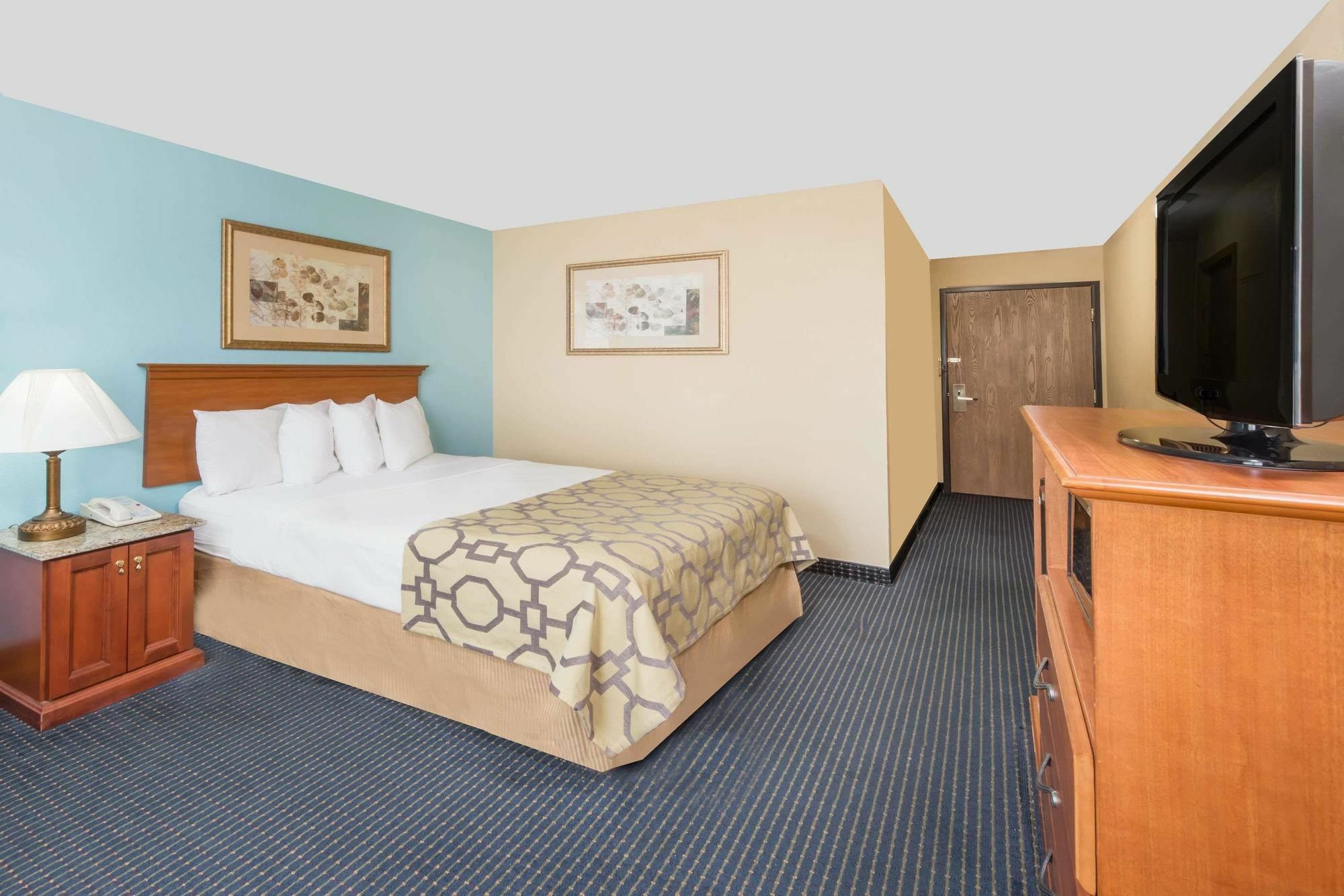 Baymont By Wyndham Warrenton Hotel Екстериор снимка
