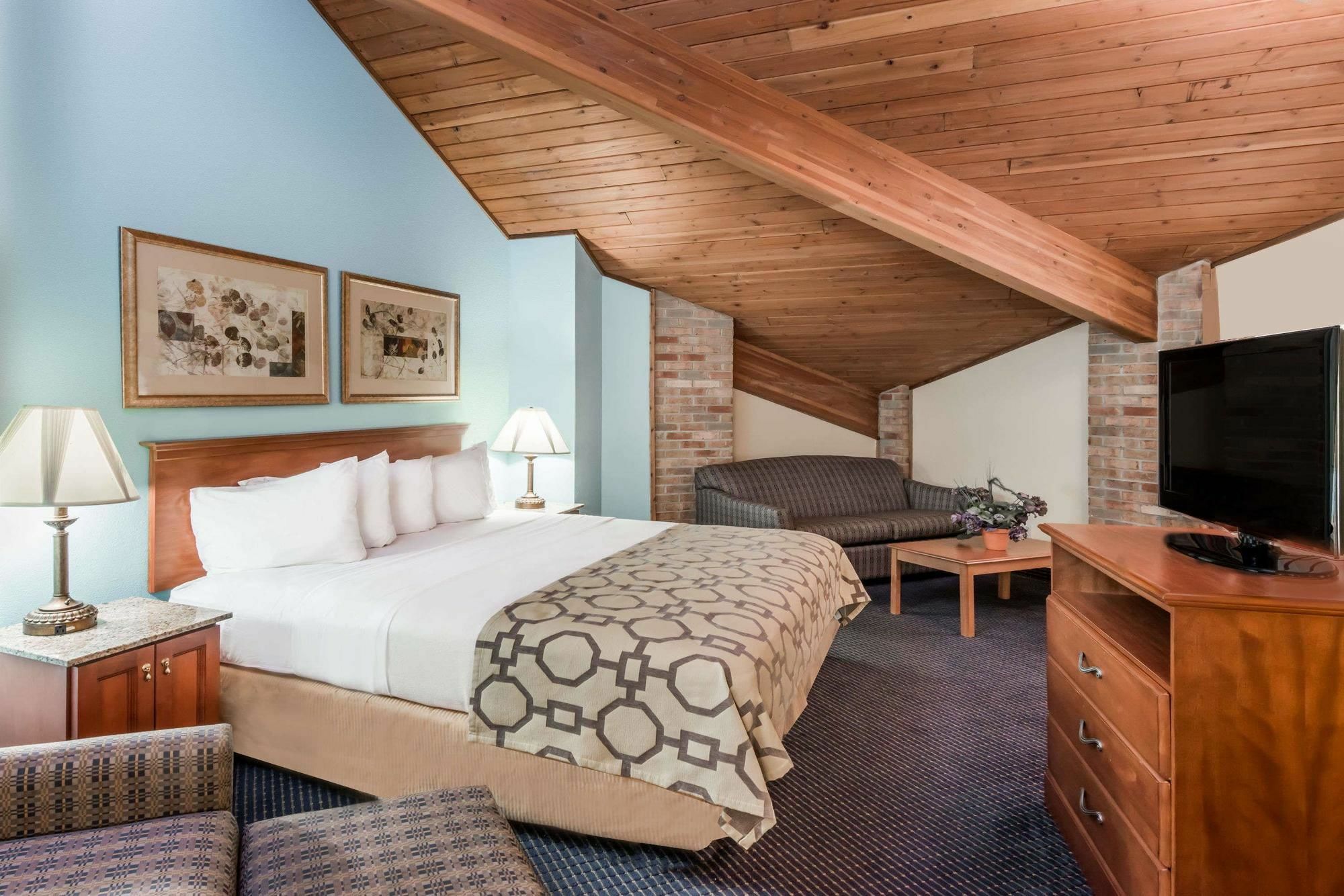 Baymont By Wyndham Warrenton Hotel Екстериор снимка