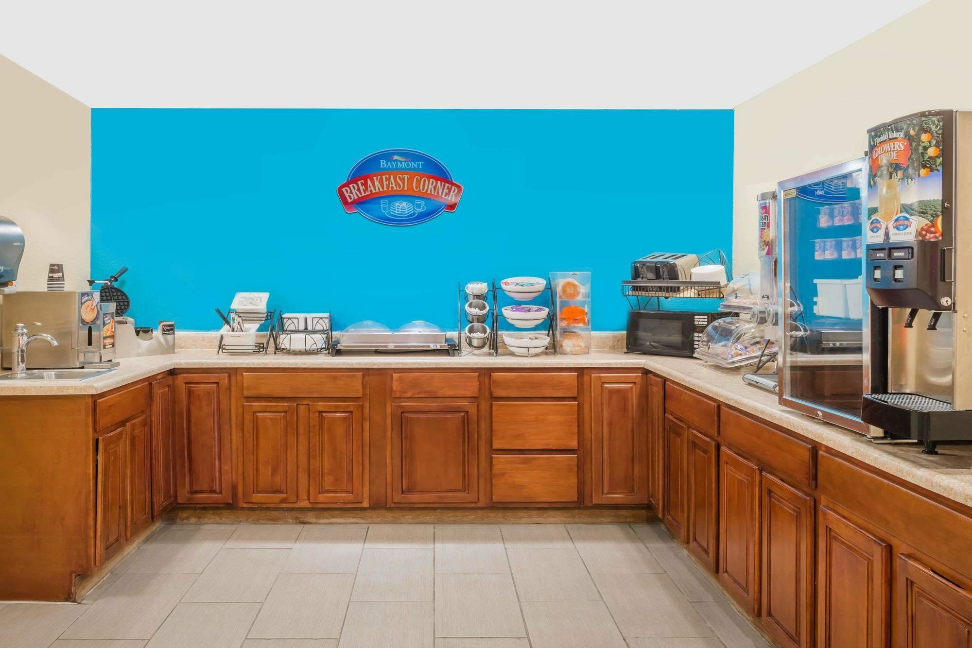 Baymont By Wyndham Warrenton Hotel Екстериор снимка