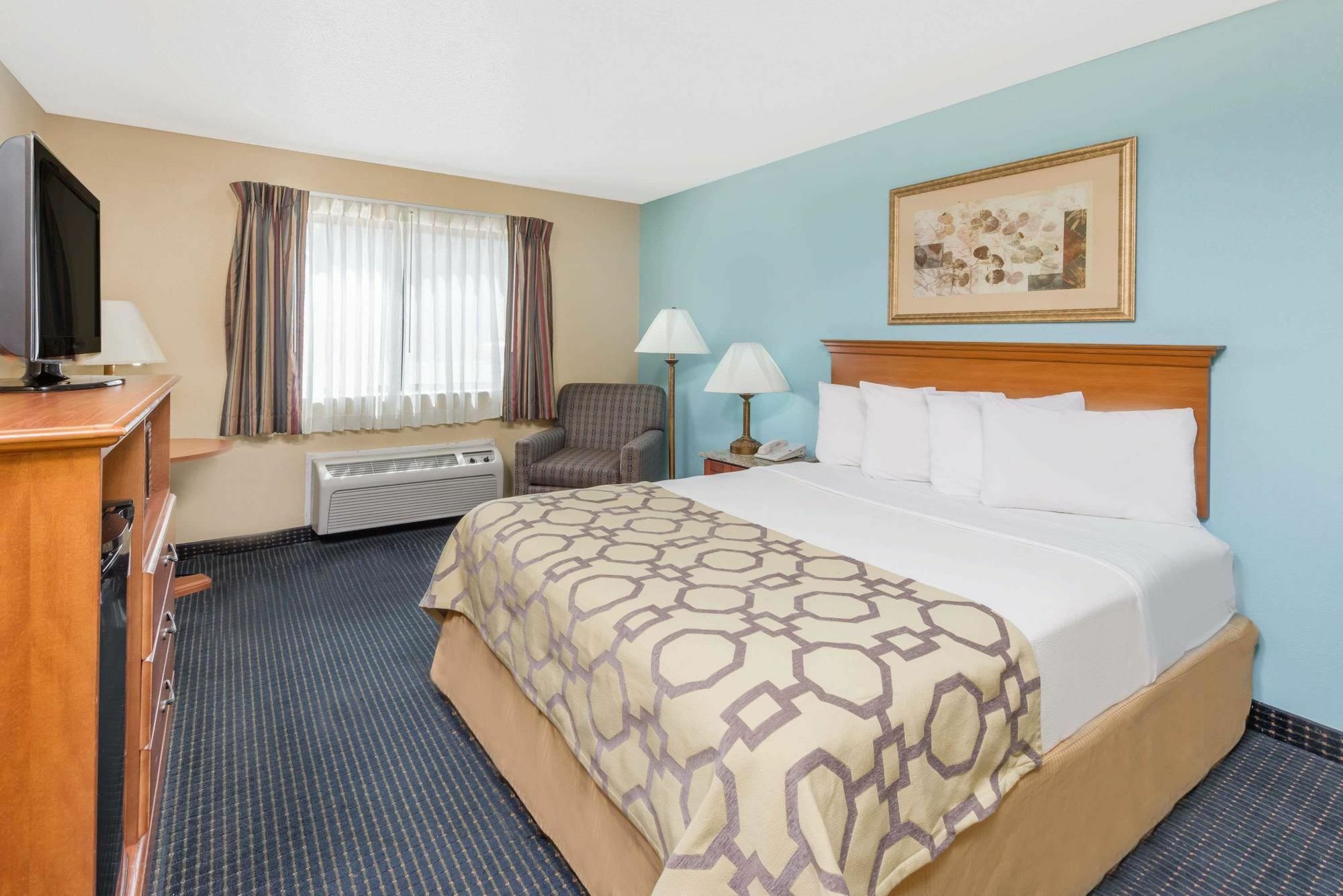Baymont By Wyndham Warrenton Hotel Екстериор снимка